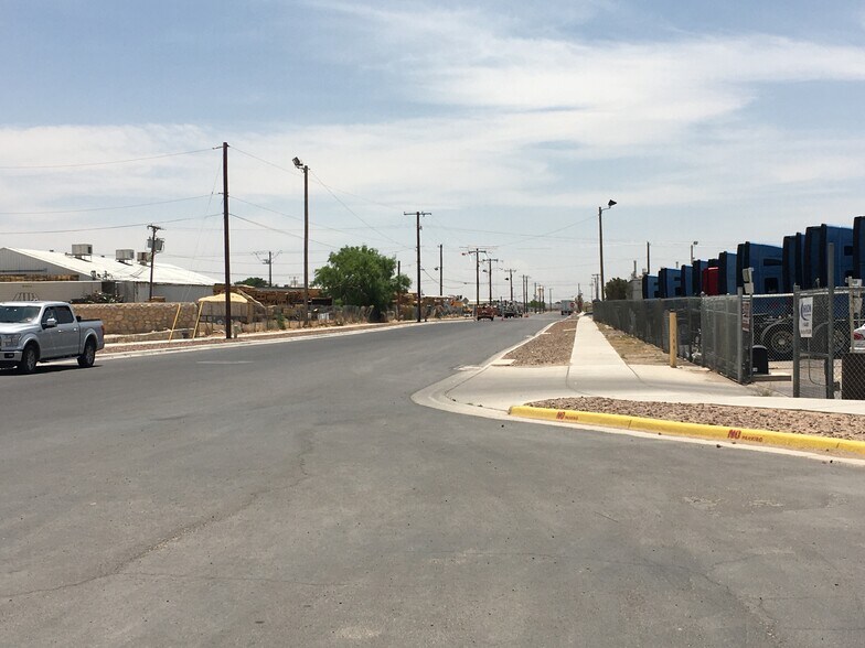 More Photos Of 287 S Darrington Rd, El Paso Land For Sale
