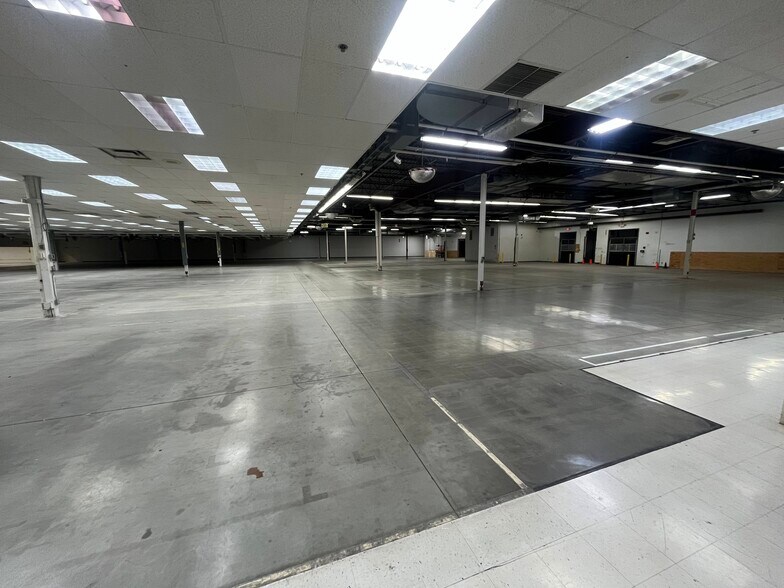 More Photos Of 2401 N State St, Waseca Manufacturing For Lease