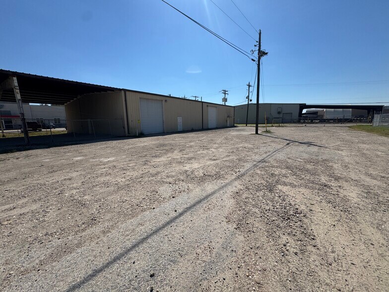 More Photos Of 5450 Avenue A, Beaumont Warehouse For Sale