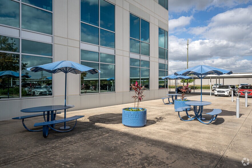 More Photos Of 10344 Sam Houston Park Dr, Houston Office For Lease