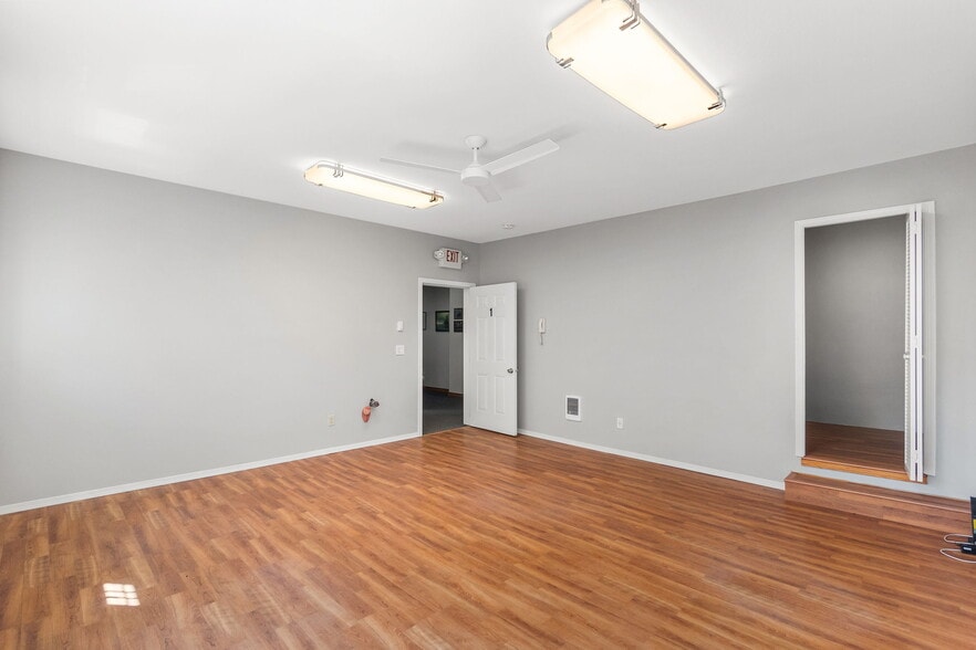 More Photos Of 202 NE 1st, Winlock Storefront Retail Office For Sale