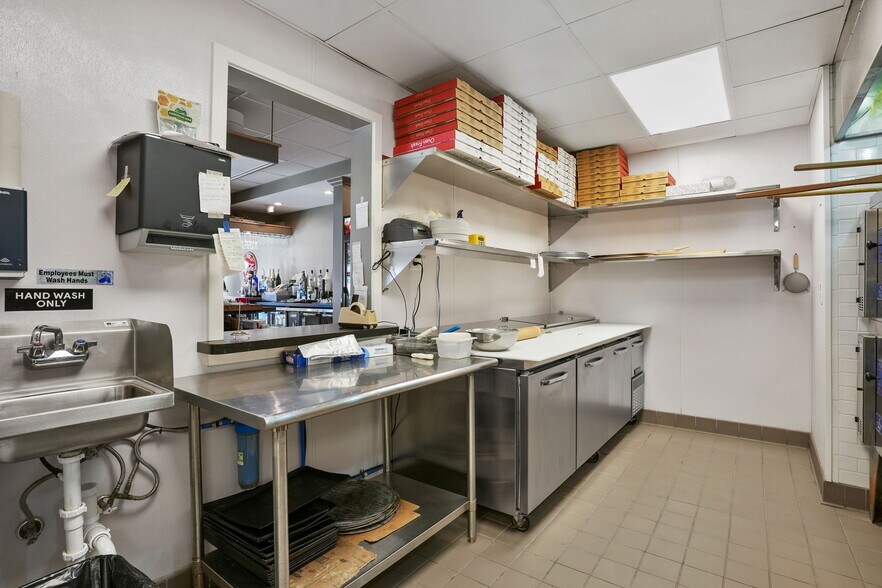 More Photos Of 4050 Main St, Bridgeport General Retail For Sale