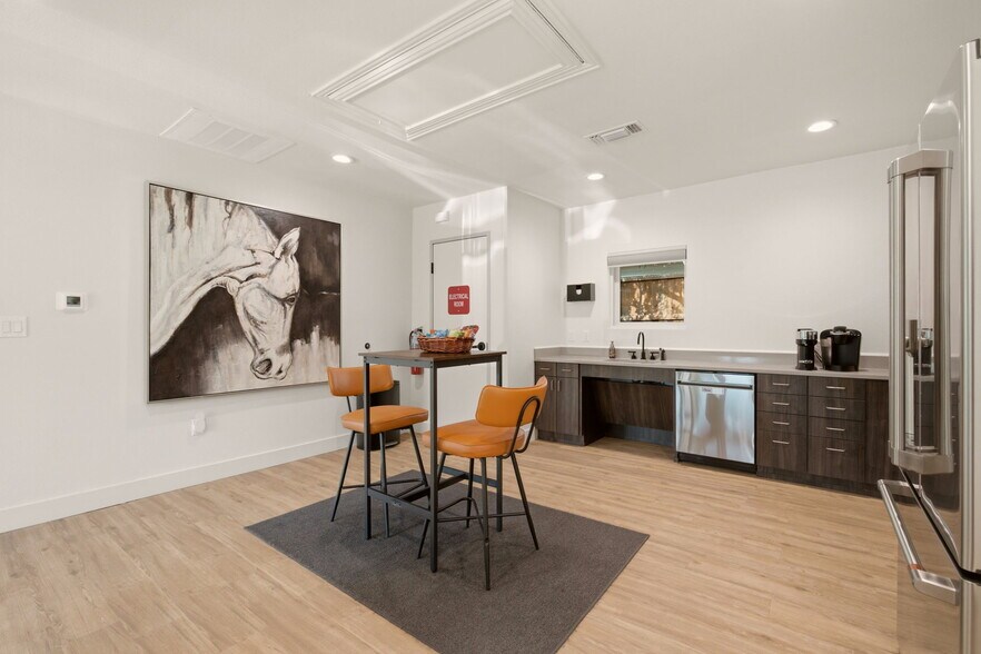 More Photos Of 7274 Elm St, Frisco Office For Sale
