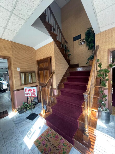 More Photos Of 5808 Monroe Rd, Charlotte Office For Sale