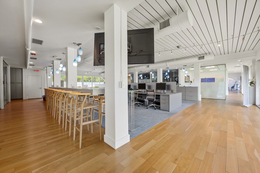 More Photos Of 800 Seagate Dr, Naples Office Residential For Lease