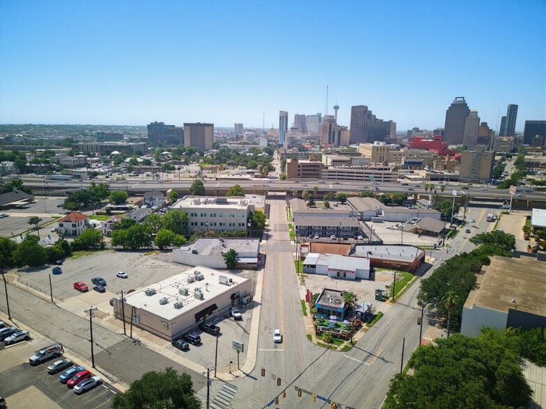 More Photos Of 816-818 Lexington Ave, San Antonio Medical For Sale