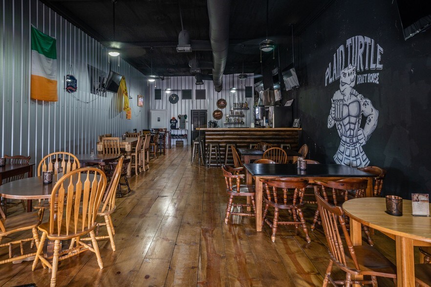 More Photos Of 75 N Waco St, Hillsboro General Retail For Lease