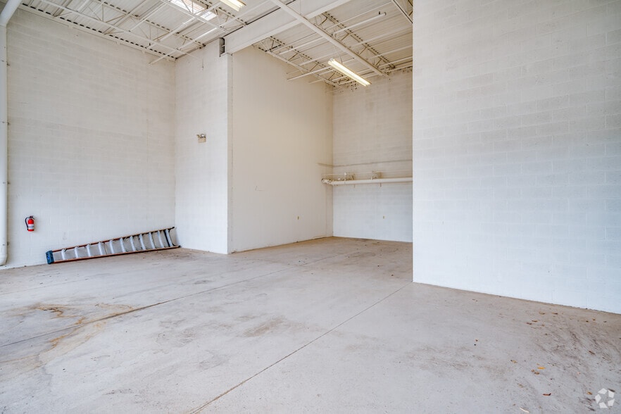 More Photos Of 2550 N Thunderbird Cir, Mesa Office For Lease