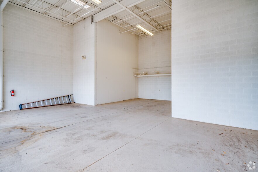 More Photos Of 2550 N Thunderbird Cir, Mesa Office For Lease