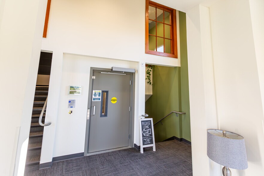 More Photos Of 200 W Railroad Ave, Plains Medical For Sale