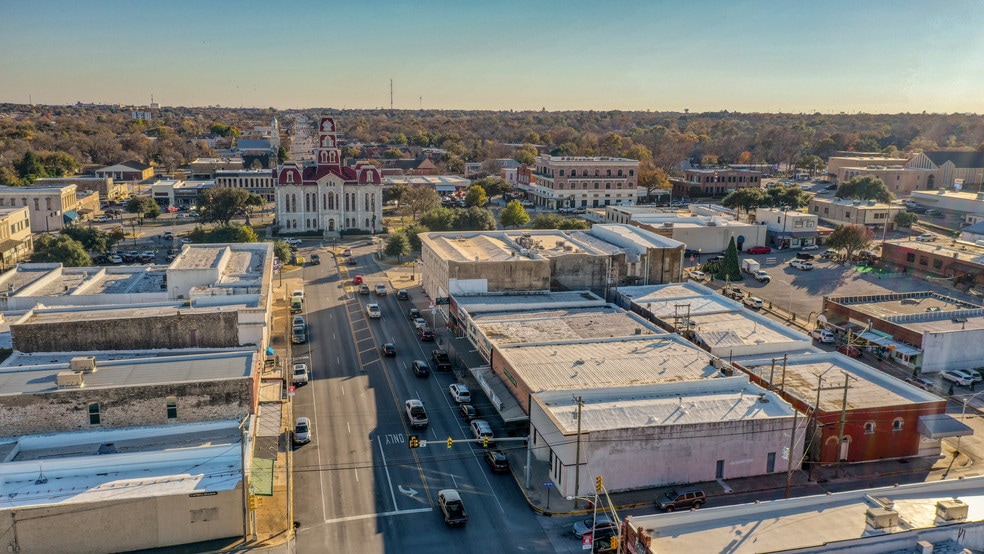 More Photos Of 119 N Main St, Weatherford Office For Lease