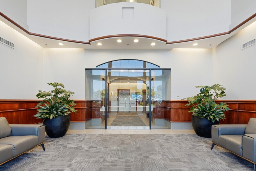 More Photos Of 10135 SE Sunnyside Rd, Clackamas Office For Lease