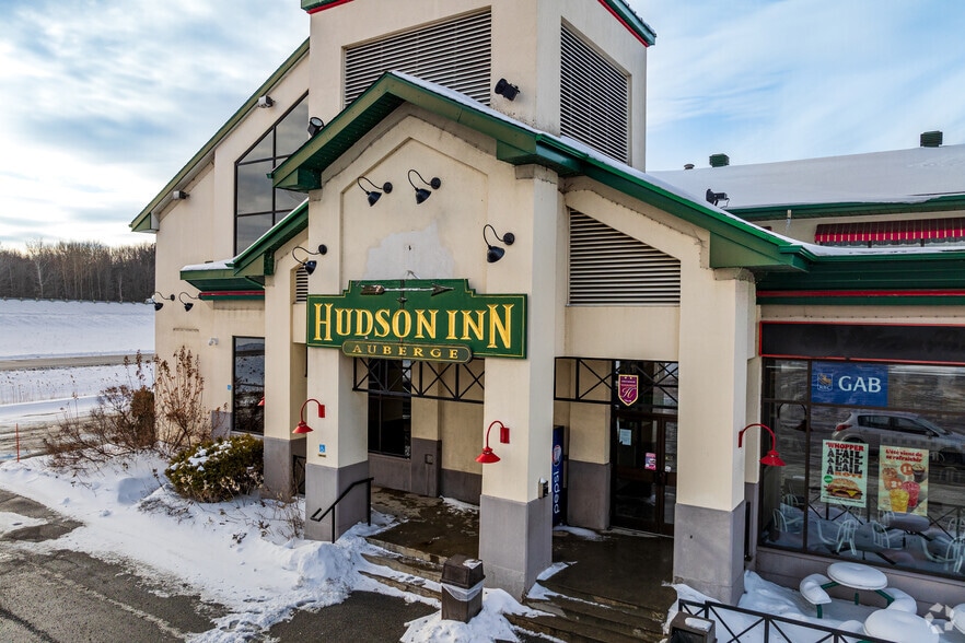 More Photos Of 100 Rte 201, Rigaud Restaurant For Lease