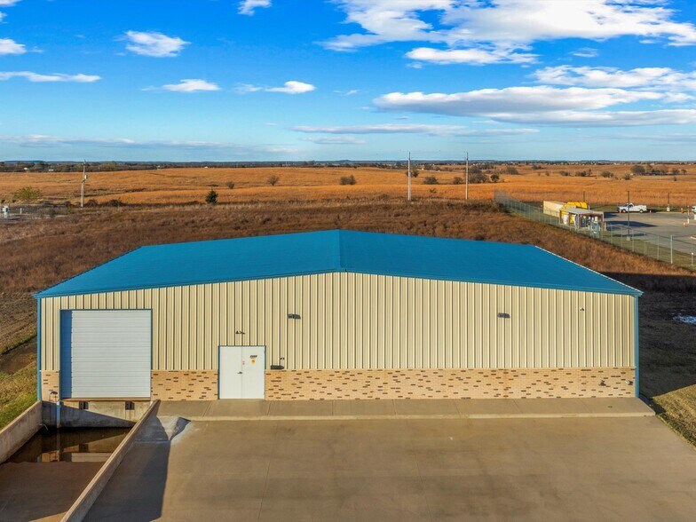 More Photos Of 7380 International Ct, Bartlesville Warehouse For Sale
