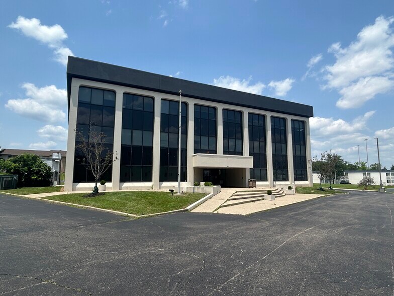 More Photos Of 415 Glensprings Dr, Springdale Office For Sale