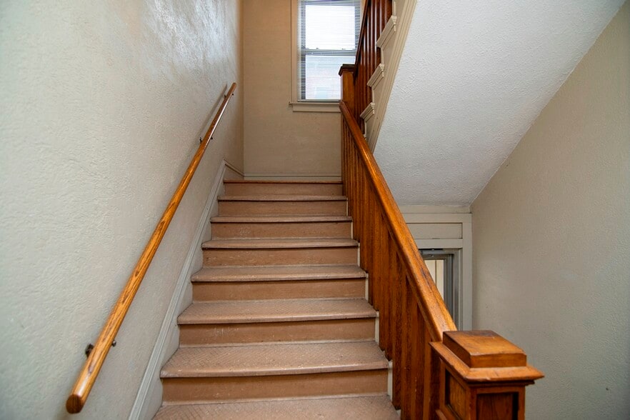 More Photos Of 207 S Heber St, Beckley Office For Sale