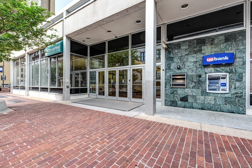 More Photos Of 607 Market St, Knoxville Office For Lease