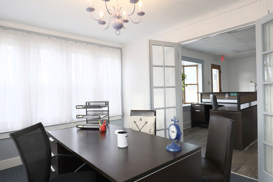 More Photos Of 322 Ballston Ave, Schenectady Office For Sale