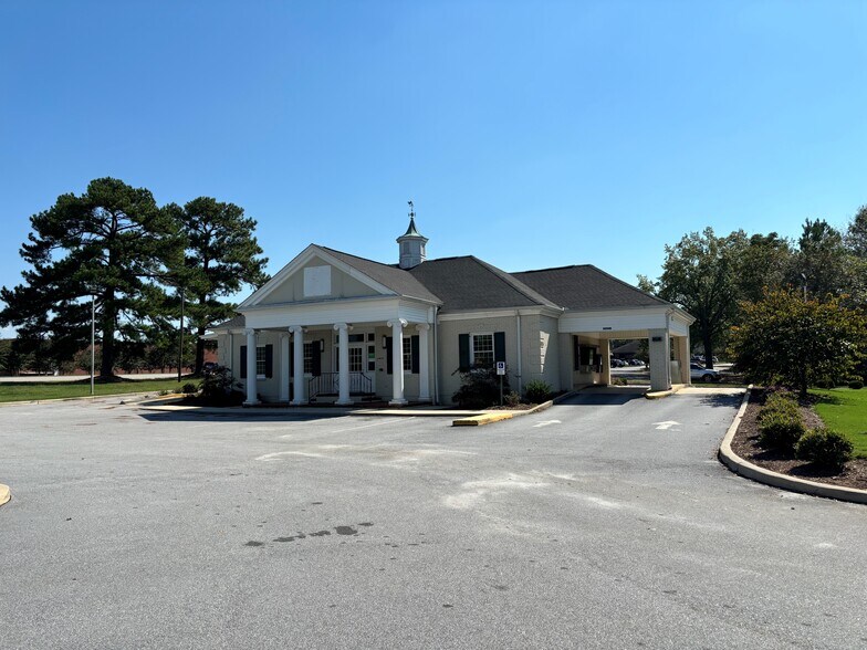 More Photos Of 305 New Neely Ferry Rd, Mauldin Bank For Lease