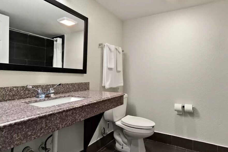 More Photos Of 2855 Old Austin Peay Hwy, Memphis Hotel For Sale