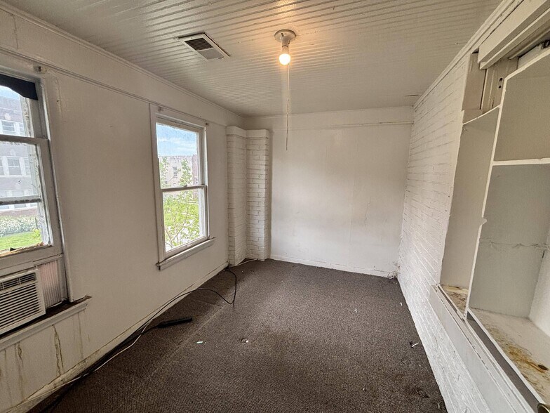 More Photos Of 12 Waltham St, Hammond Multifamily For Sale
