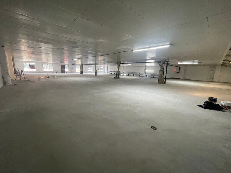 More Photos Of 2010 Westchester Ave, Bronx Office For Sale