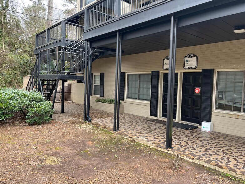 More Photos Of 4651 Roswell Rd NE, Atlanta Office Residential For Lease