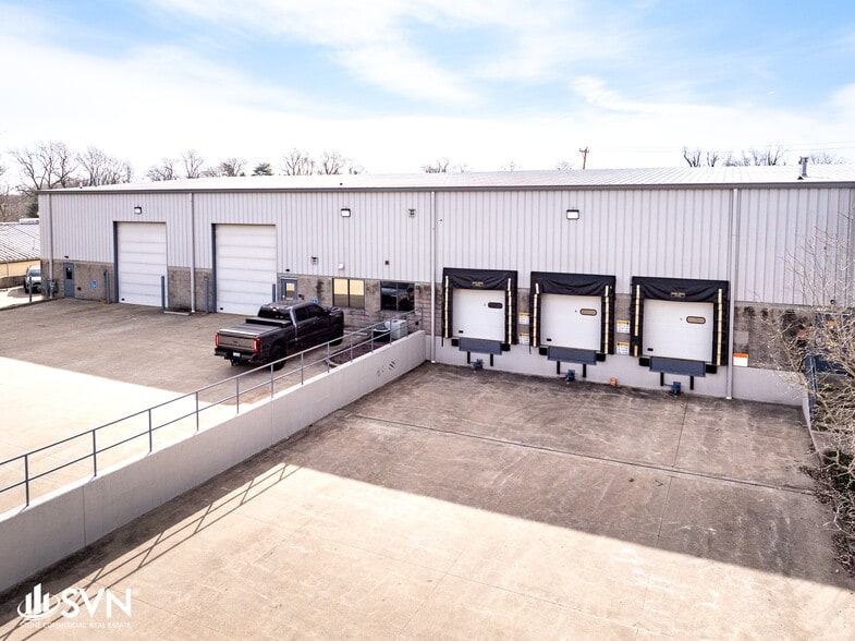 More Photos Of 1460 Sunshine Ln, Lexington Warehouse For Lease