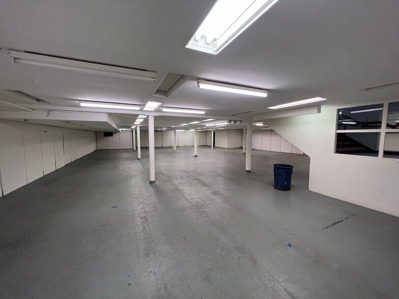 More Photos Of 109 W Main St, Somerset General Retail For Sale
