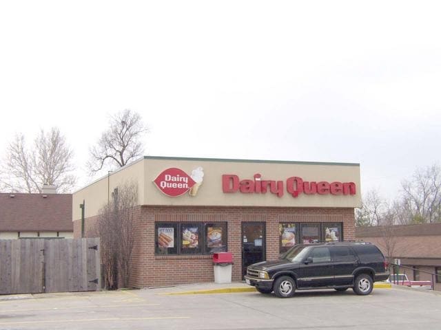 More Photos Of 6842 University Ave, Windsor Heights Freestanding For Sale