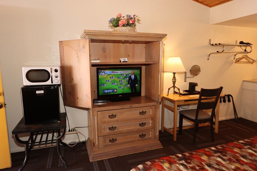 More Photos Of 410 Fremont St, Tombstone Hotel For Sale