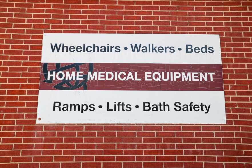 More Photos Of 5016 Jacksboro Hwy, Fort Worth Freestanding For Sale