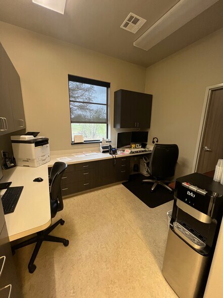 More Photos Of 1621 S Midtown Pl, Oklahoma City Medical For Sale