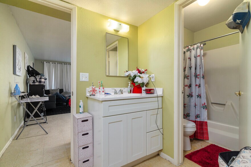 More Photos Of 2444 E Willetta St, Phoenix Multifamily For Sale