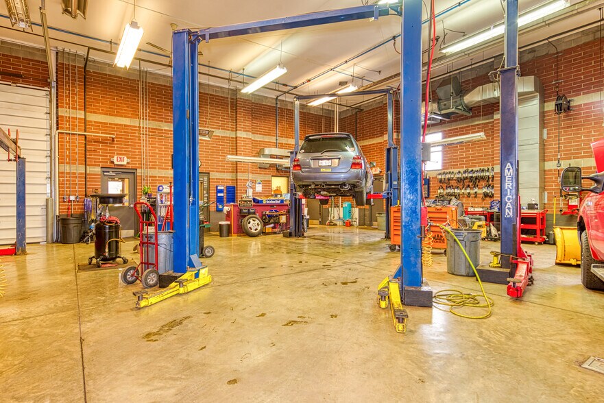 More Photos Of 5071 OH-43 Rd, Kent Auto Repair For Sale