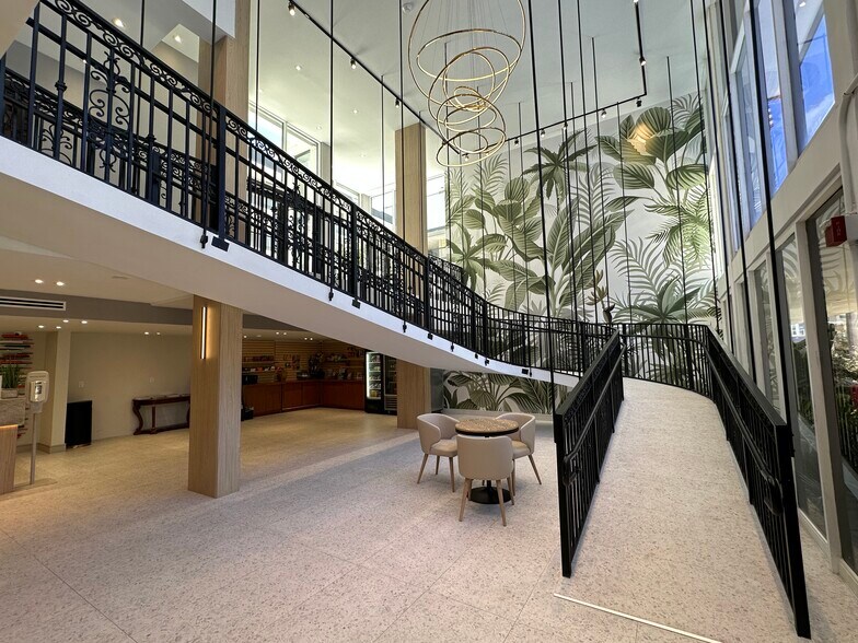 More Photos Of 1925 Harrison St, Hollywood Hotel For Lease