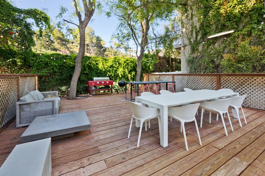 More Photos Of 3450 Cahuenga Blvd W, Los Angeles Office Residential For Lease