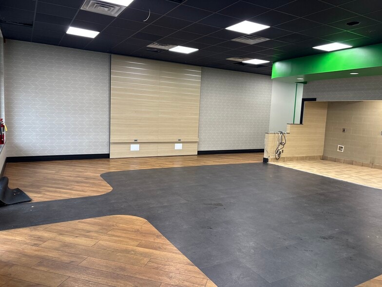 More Photos Of 6516 Kitten Lake Dr, Midland Restaurant For Lease