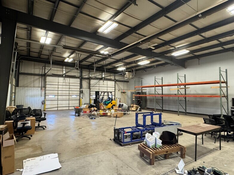 More Photos Of 16180 Laurel St, Waukee Flex For Lease