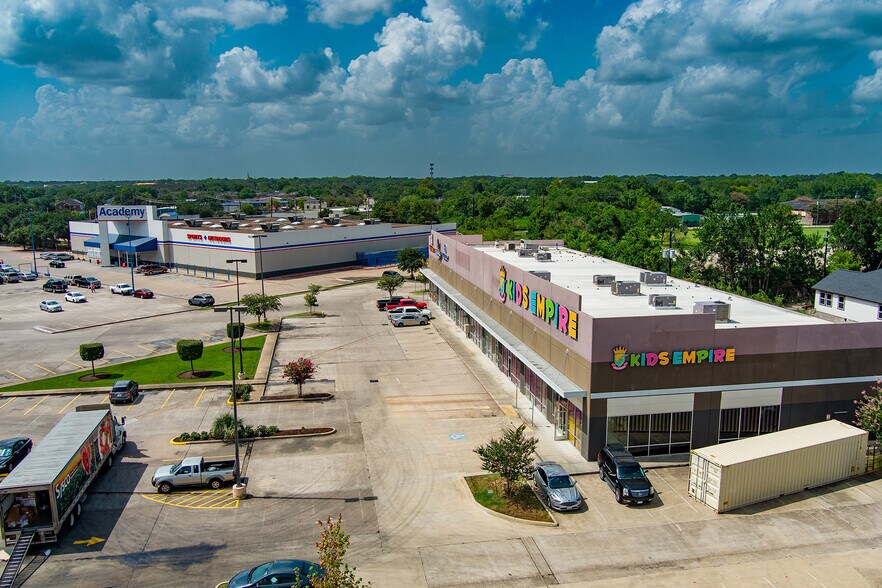More Photos Of 10404 Gulf Fwy, Houston Storefront For Sale