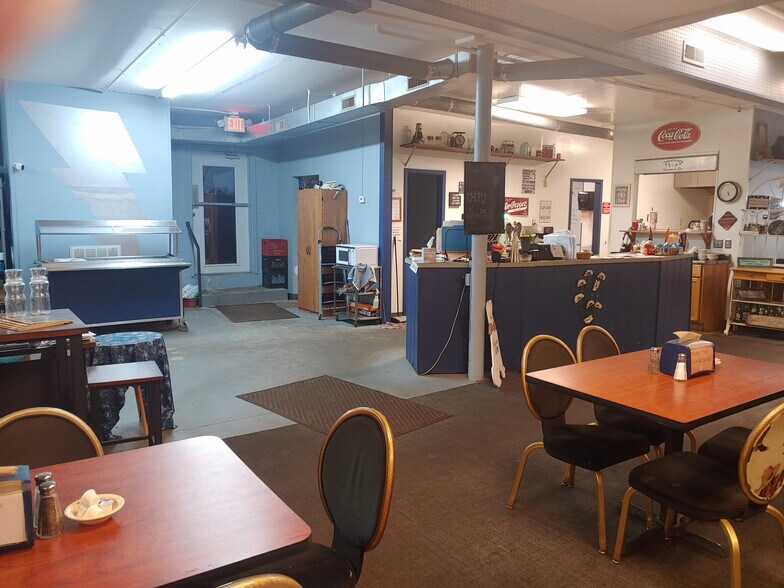 More Photos Of 833 Nemaha St, Humboldt Freestanding For Sale