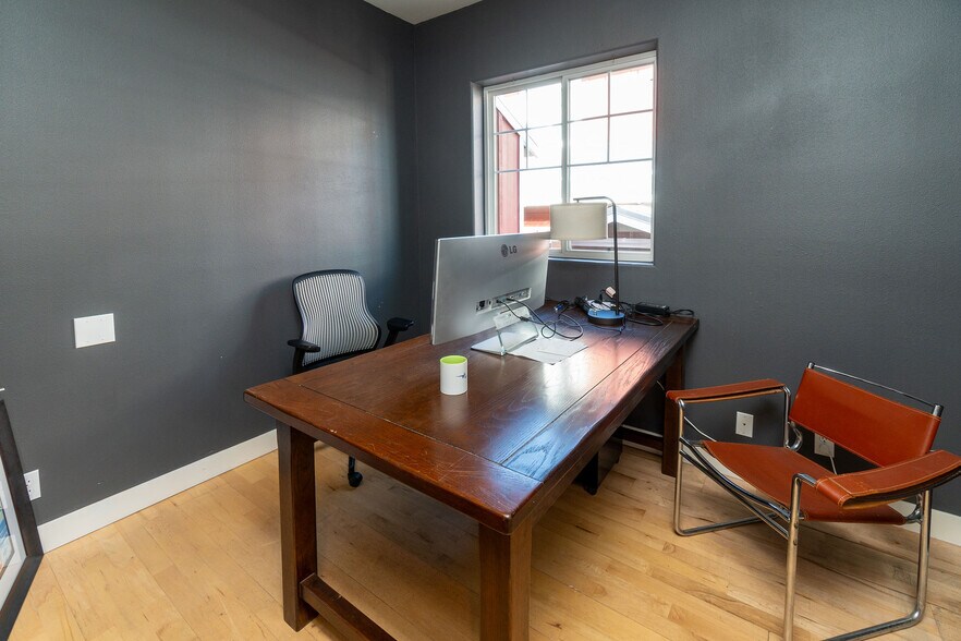 More Photos Of 616 NW Arizona Ave, Bend Office For Sale