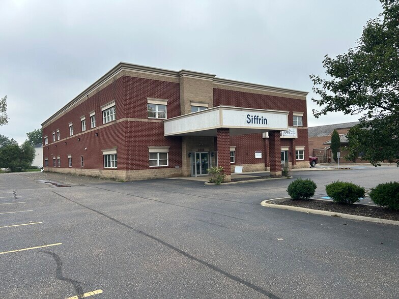 Primary Photo Of 3684-3688 Dressler Rd NW, Canton Medical For Sale