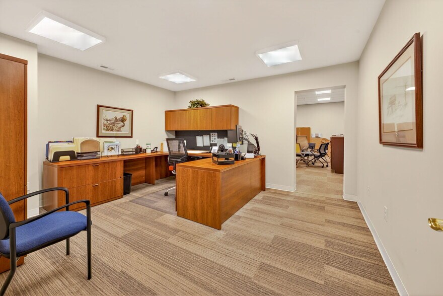 More Photos Of 3413 Griffin St, Portsmouth Light Distribution For Sale