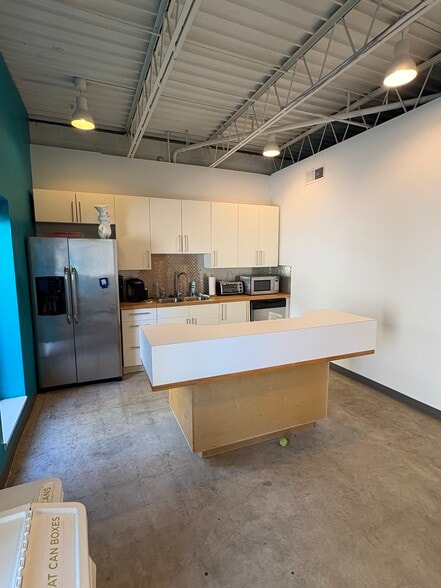 More Photos Of 247 NW 14th St, Atlanta Office For Sale