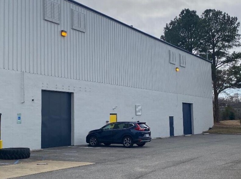 More Photos Of 7521 Richmond Rd, Williamsburg Warehouse For Lease