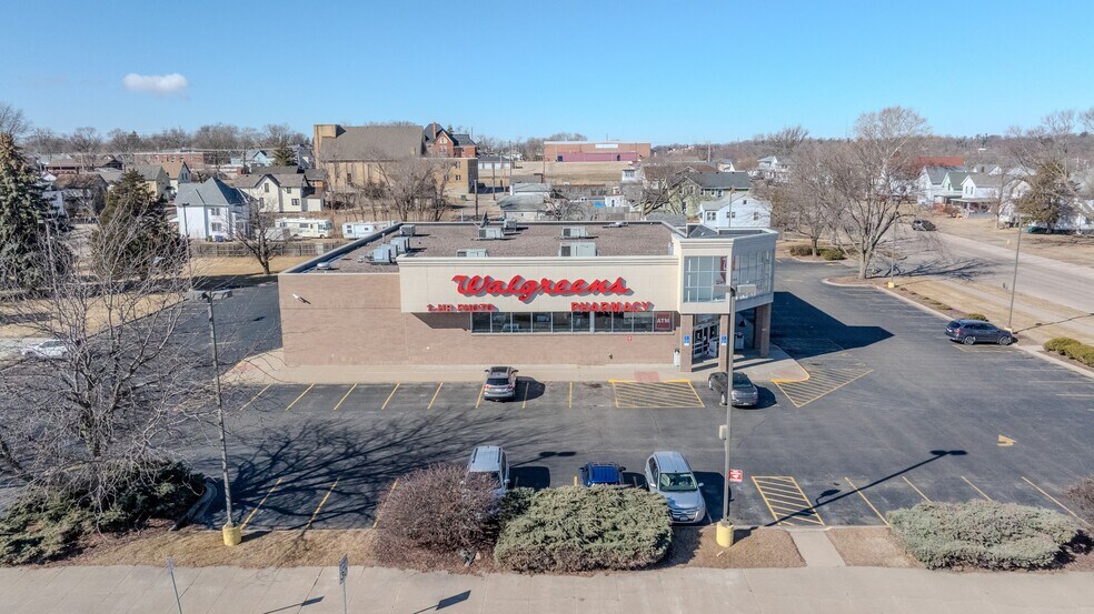 More Photos Of 806 S 4th St, Clinton Drugstore For Sale