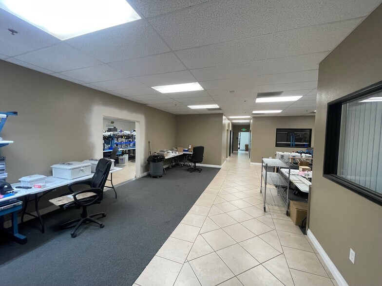 More Photos Of 42065 Zevo Dr, Temecula Warehouse For Sale