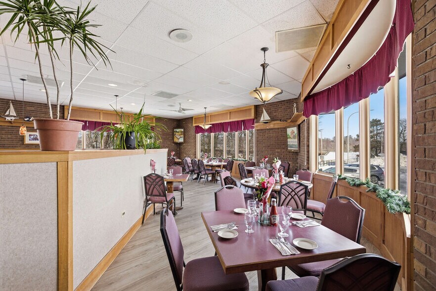 More Photos Of 24 S First St, Fulton Restaurant For Sale