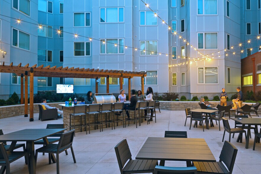 More Photos Of 165 W McMillan St, Cincinnati Apartments For Lease